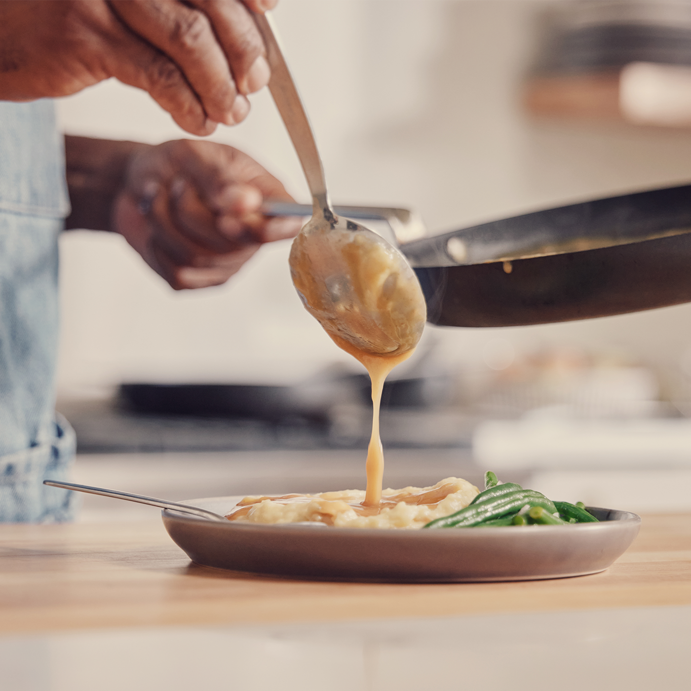 Roasted Turkey Bone Broth Gravy